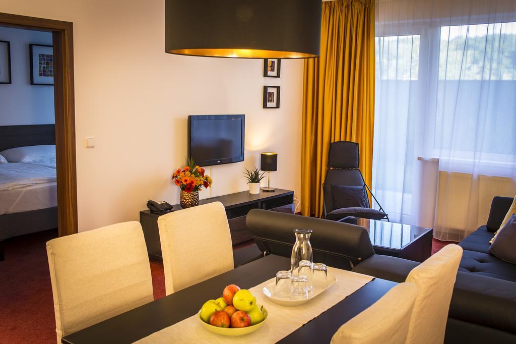 Apartmanovy Dum Landek ออสตราวา ภายนอก รูปภาพ