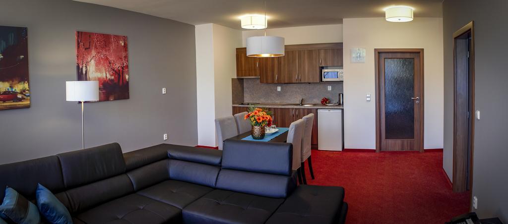 Apartmanovy Dum Landek ออสตราวา ภายนอก รูปภาพ